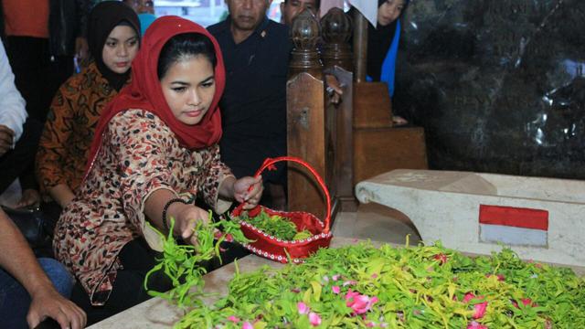 Calon Wakil Gubernur Jawa Timur Puti Guntur Soekarno