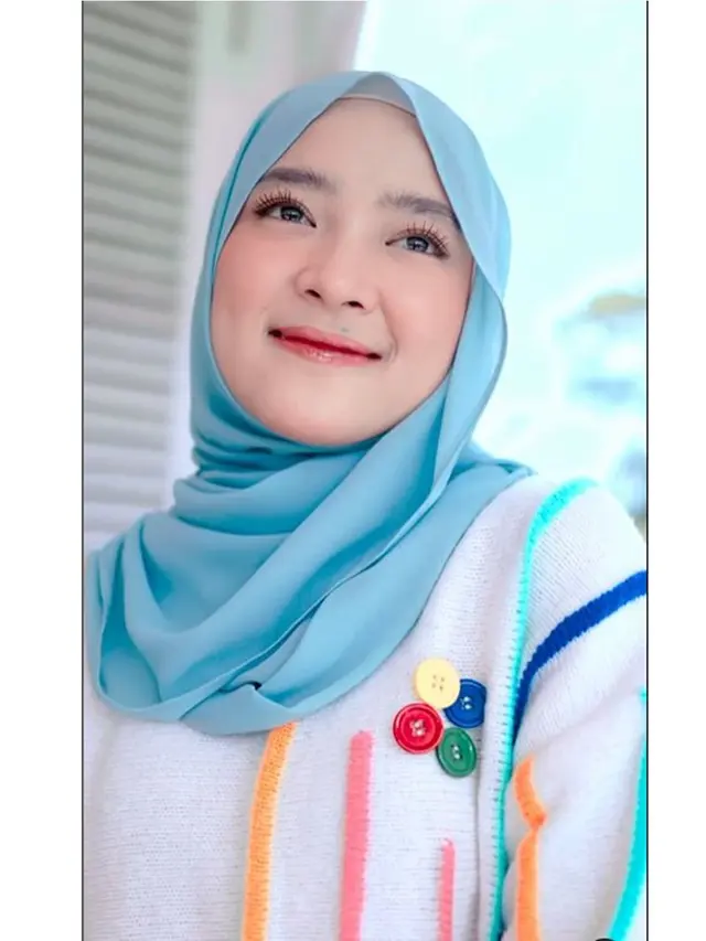 6 Potret Nissa Sabyan di Single Terbaru 'Ya Romadhon', Outfitnya Banjir Pujian