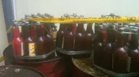 Ratusan botol saus yang diduga mengandung zat berbahaya disita oleh petugas Kepolisian Daerah Sumatera Utara