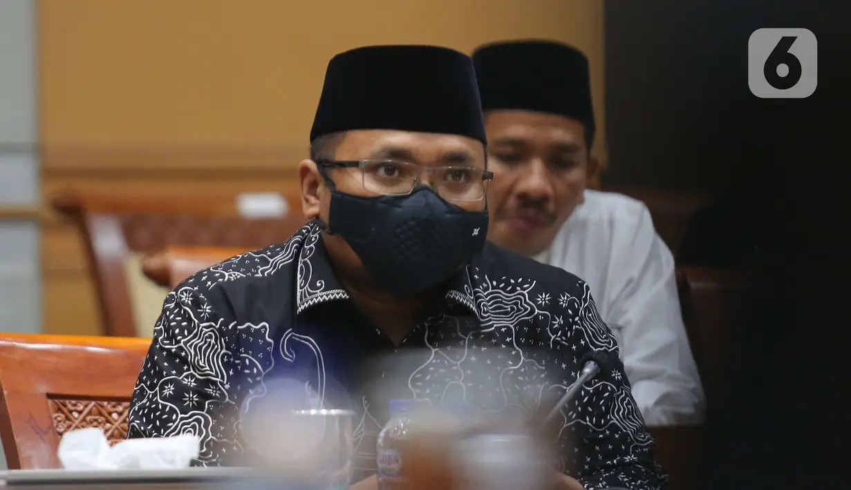 Menteri Agama Yaqut Cholil Qoumas saat mengikuti rapat kerja dengan Komisi VIII DPR RI di Kompleks Parlemen, Senayan, Jakarta, Selasa (31/5/2022). Rapat tersebut membahas persiapan pelaksanaan ibadah haji dan alokasi quota pengawas haji tahun 1443H/2022M. (Liputan6.com/Angga Yuniar)