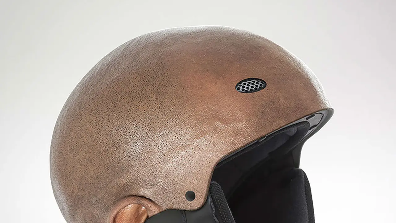 Ekstrem, Helm dari Kulit 'Kepala Manusia'