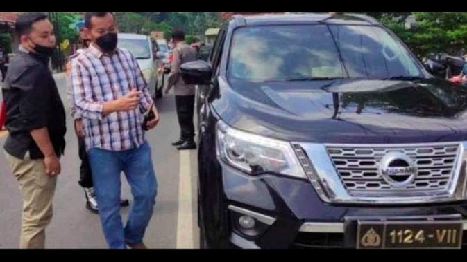 Polisi Buru Pembuat Pelat Palsu Pengendara Pajero yang Aniaya Sopir Kontainer - Vimarsana News