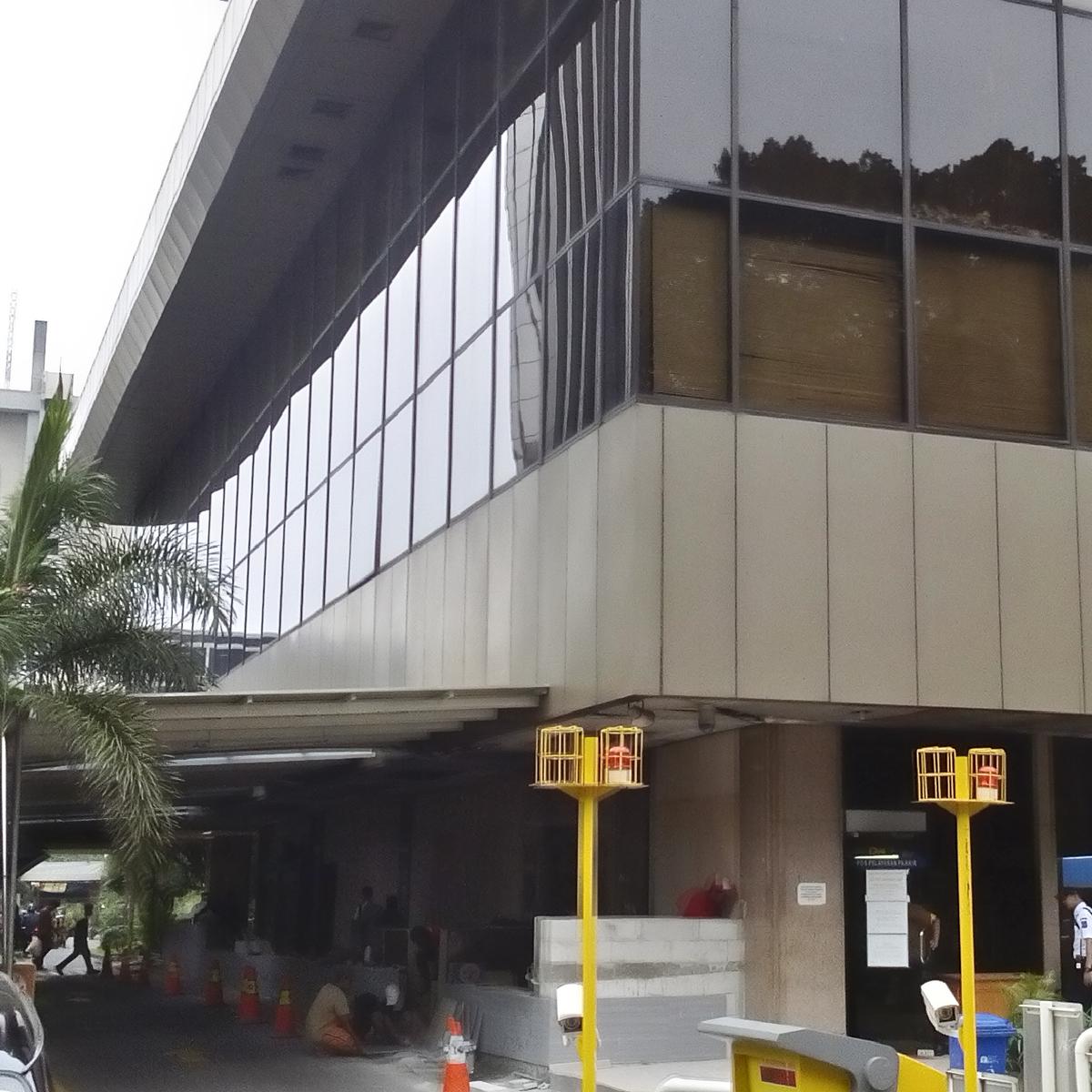 Usai Kesurupan, Pegawai di Lantai 19 Wisma Mandiri Baca ...