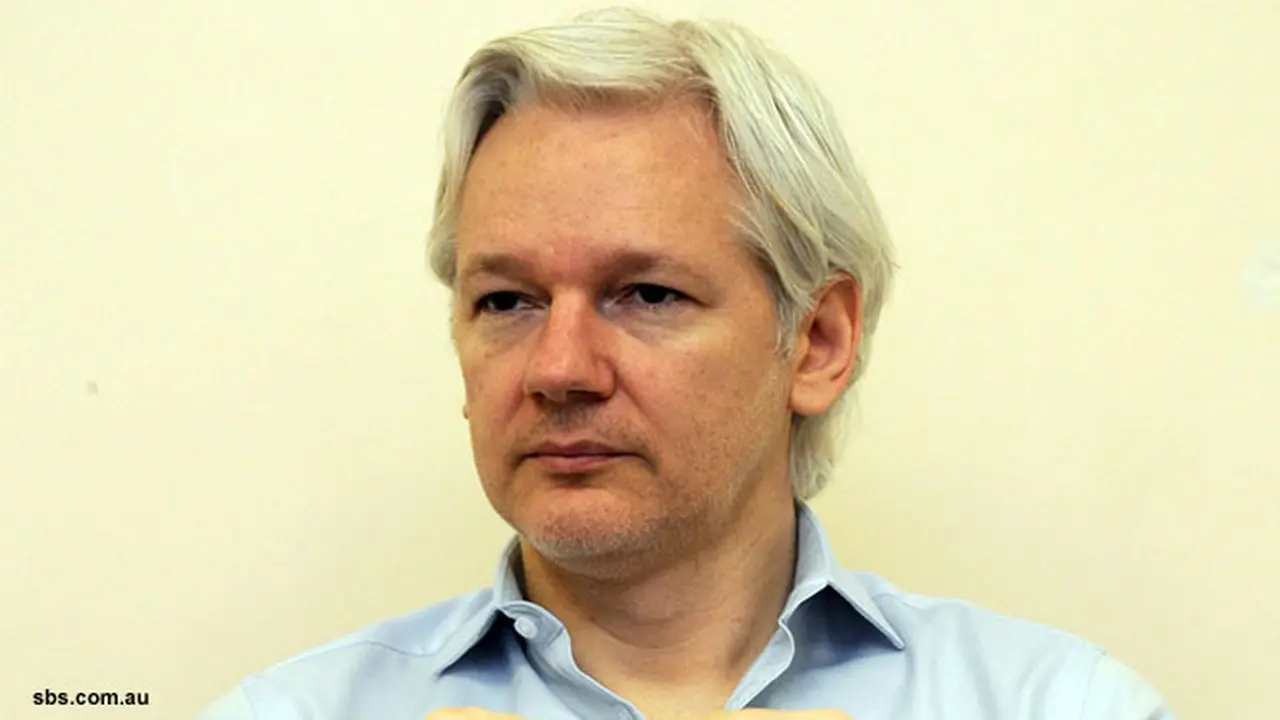 julian-assange-130625b.jpg
