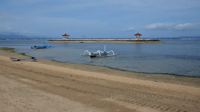 FOTO: Suasana Pantai Sanur di Hari Pertama Pembukaan Bali untuk Wisman