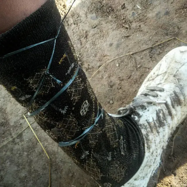 6 Potret Orang Pakai Kaus Kaki Nyeleneh Ini Bikin Geleng Kepala