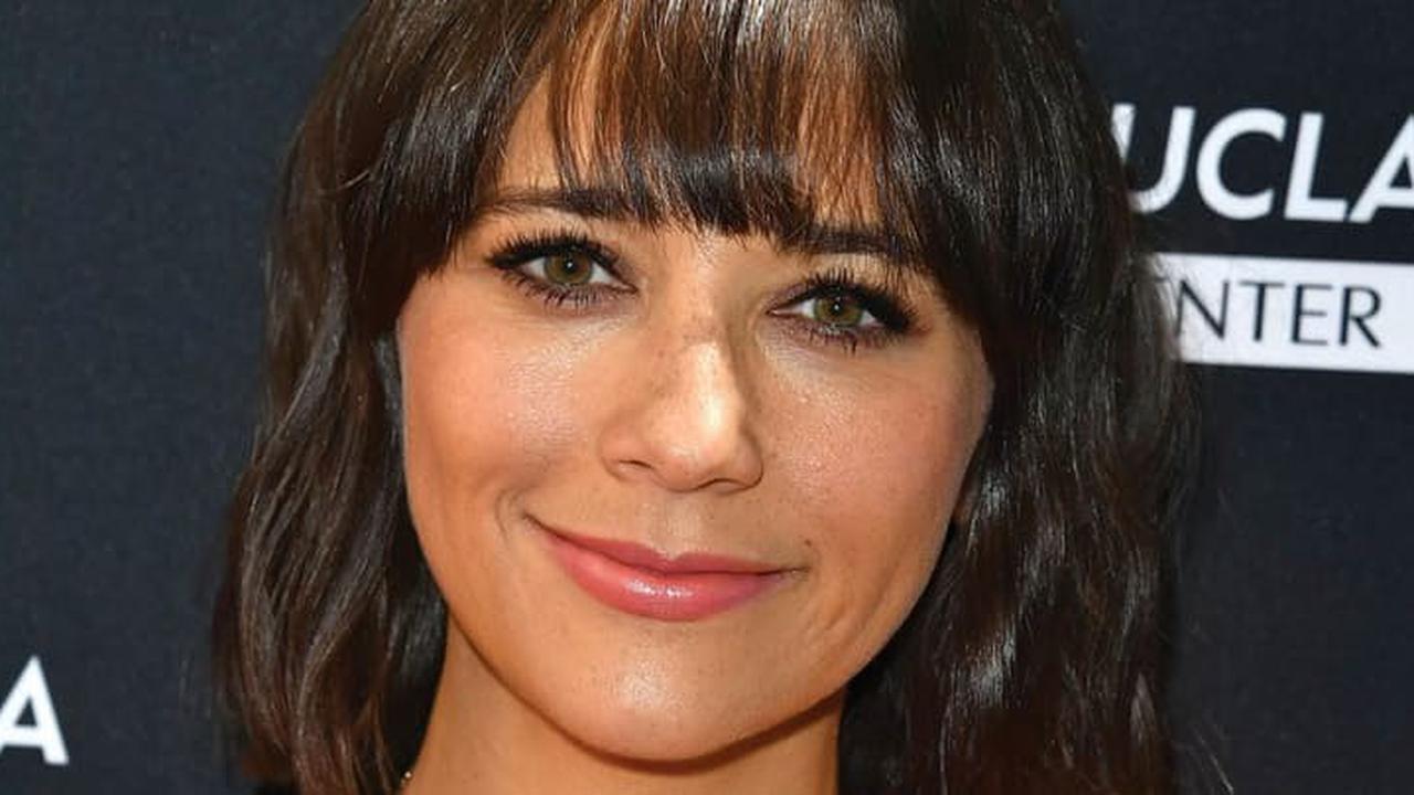 Rahasia Membuat Poni Bertahan Rapi Seharian