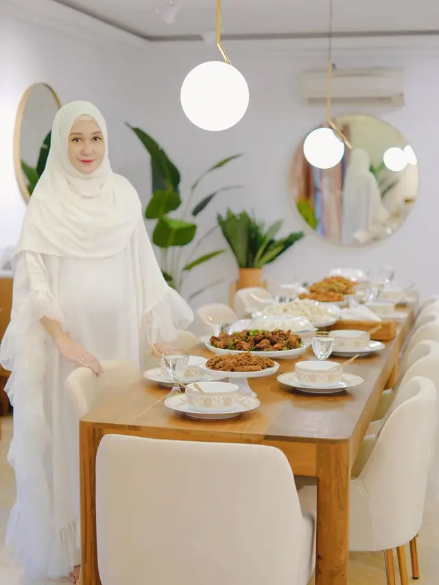 Potret kehamilan Dian Pelangi. (Sumber: Instagram/dianpelangi)