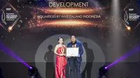 Momen penghargaan yang diberikan kepada Investaland Indonesia saat PropertyGuru's Indonesia Property Awards 2019.