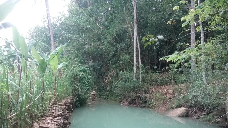 Batu Bertumpuk Sungai Brongkol