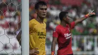 Bek Sriwijaya FC, Zalnando, saat tampil melawan PSMS Medan pada perebutan tempat ketiga Piala Presiden di SUGBK, Jakarta, Sabtu (17/2/2018). PSMS kalah 0-4 dari Sriwijaya FC. (Bola.com/Vitalis Yogi Trisna)