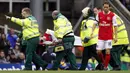 4. Eduardo Da Silva (Arsenal) - Cedera patah kaki dan dislokasi engkel saat melawan Birmingham yang membuatnya harus absen satu tahun. (AFP/Adrian Dennis)