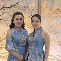 Potret Nikita Willy pakai Cheongsam  (sumber: Instagram/melinathemua)