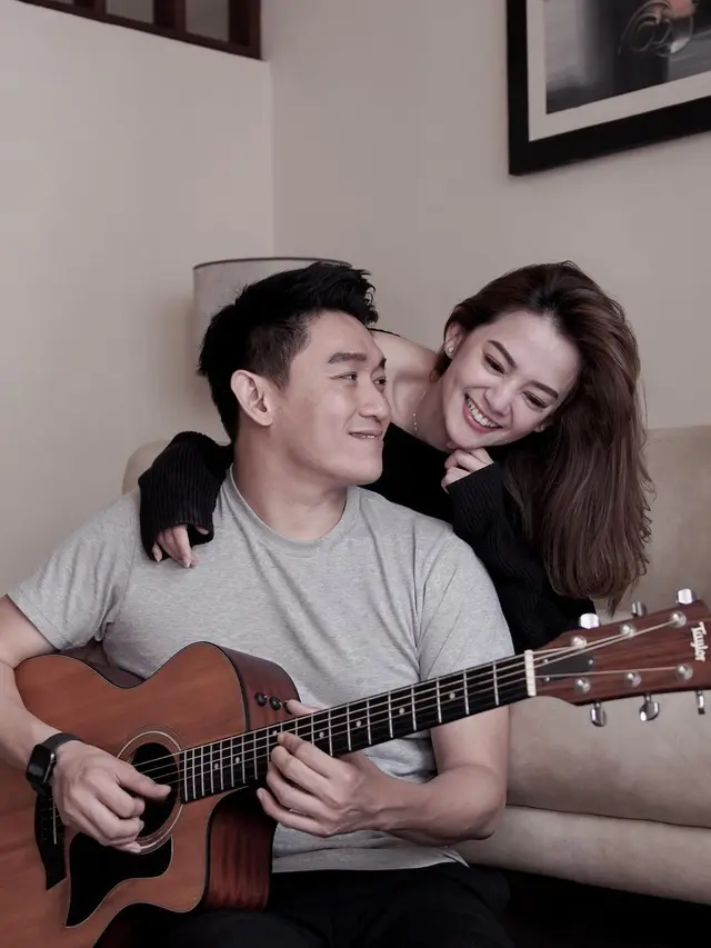 Gaya Mesra Pemotretan Post-Wedding Ifan Seventeen dan Citra Monica, Sederhana. (Instagram/citra_monica)