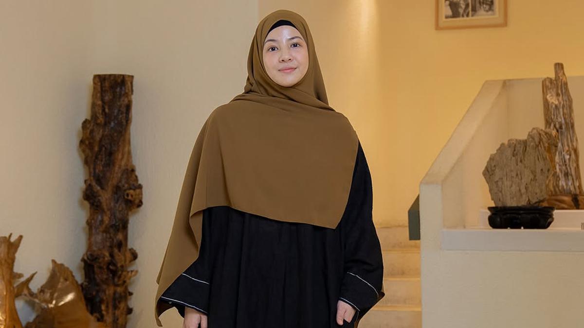 Intip Inspirasi Outfit untuk Tampil Syar’i dan Stylish saat Lebaran ala Natasha Rizky