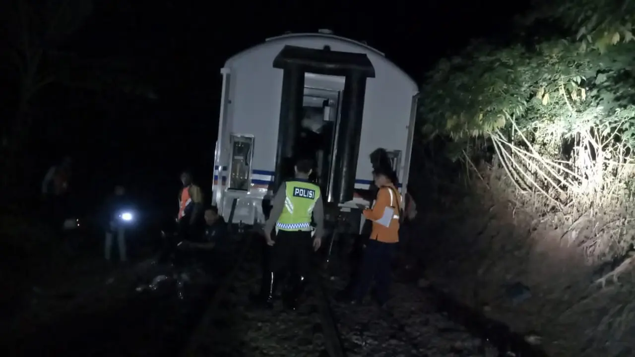 Kereta anjlok