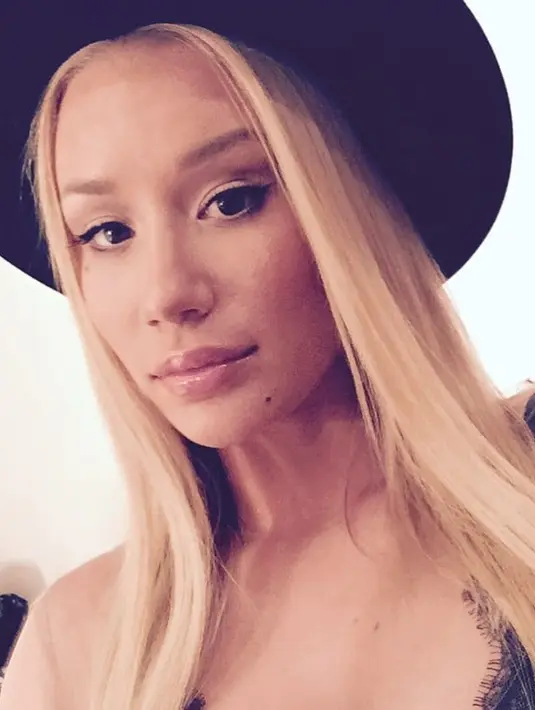 Bahkan Iggy Azalea menegur salah satu wartawan Daily Mail lewat Twitter karena menulis berita yang tak benar tersebut. (instagram/thenewclassic)
