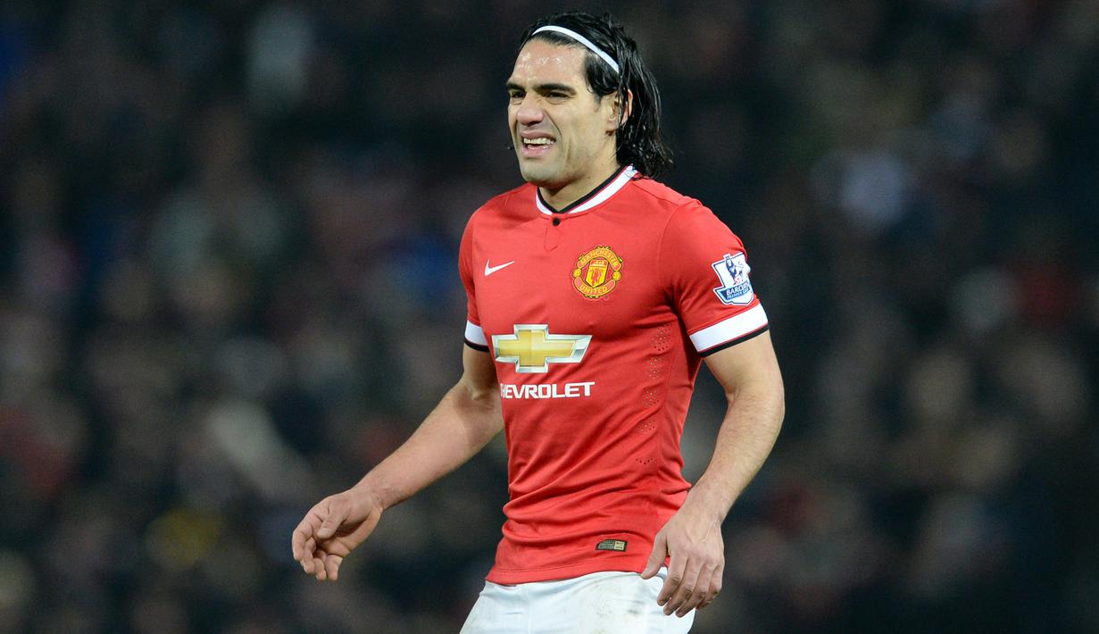 3. Radamel Falcao - Manchester United meminjam Radamel Falcao dari AS Monaco pada tahun 2014. Pemain asal Kolombia ini datang ke Manchester United sebagai salah satu penyerang terbaik di dunia namun dari 29 penampilannya, Falcao hanya mencetak empat gol di sepanjang musim 2014/15. (AFP/Oli Scarff)