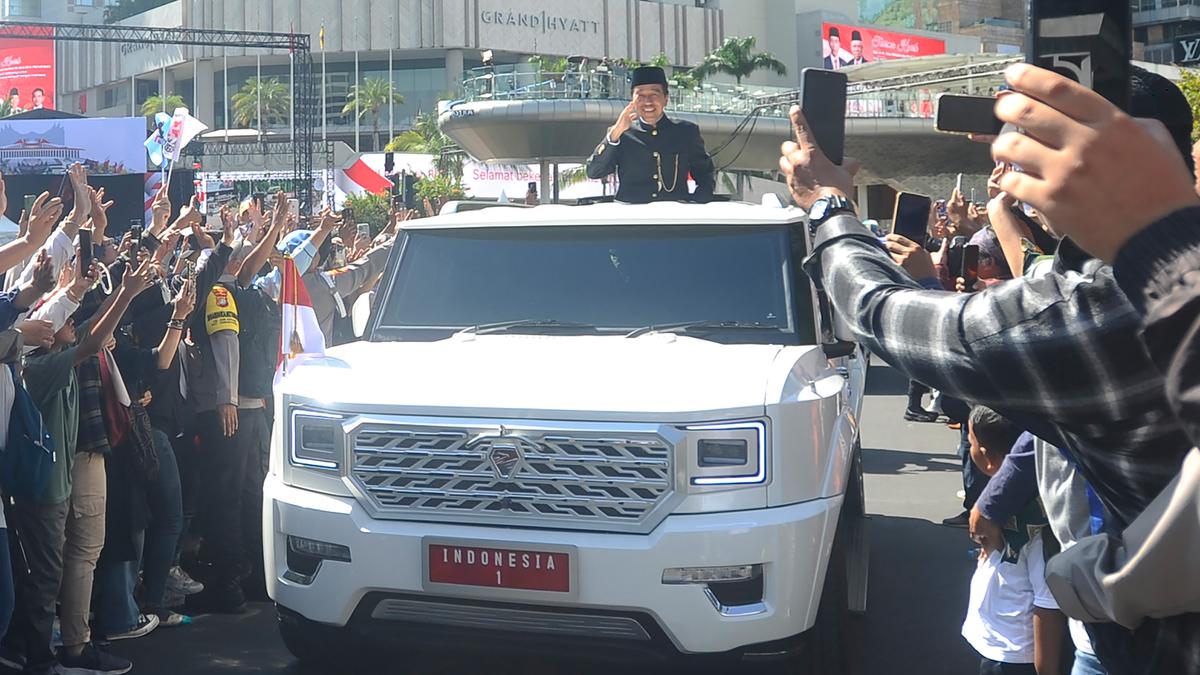 Bertolak ke Solo, Presiden ke-7 Republik Indonesia Joko Widodo Sempatkan Sapa Warga Berita Viral Hari Ini Minggu 20 Oktober 2024