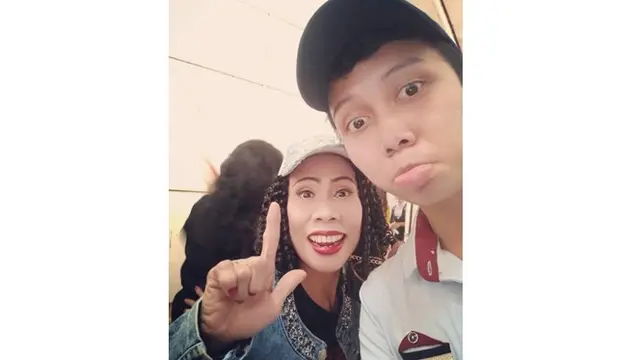 5 Potret Kenangan Omas Bareng Anak-anaknya, Single Parent Panutan