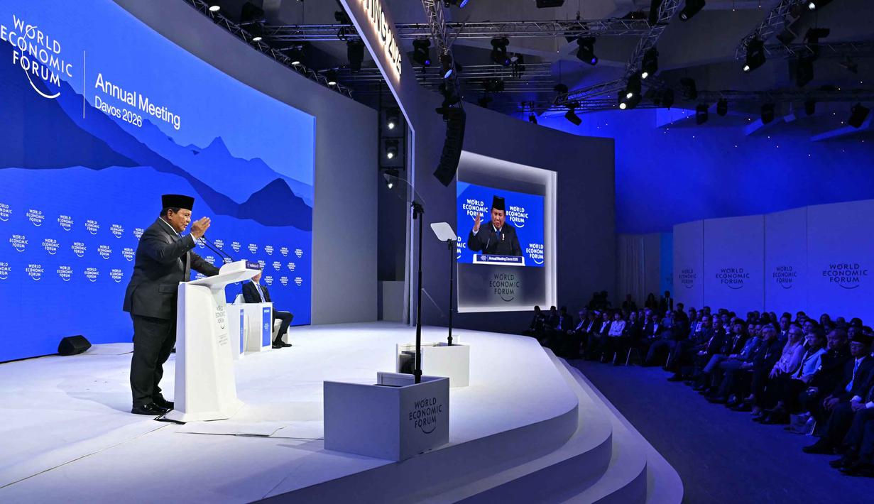 Presiden Prabowo Subianto juga menjabarkan komitmen pemerintah dalam meningkatkan pendidikan Indonesia melalui digitalisasi. Tampak dalam foto, Presiden Indonesia, Prabowo Subianto saat menyampaikan pidato khusus (special address) pada pertemuan tahunan Forum Ekonomi Dunia (WEF) di Davos, Swiss, pada Kamis 22 Januari 2026. (Fabrice COFFRINI/AFP)