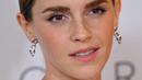 <p>Emma Watson menghadiri makan malam The Kering Foundation's Caring for Women di The Pool on Park Avenue, New York City, Amerika Serikat, 15 September 2022. Bintang Beauty and the Beast itu menata rambut cokelatnya dengan rapi dan membiarkan kacantikan alaminya bersinar melalui sedikit riasan. (ANGELA WEISS/AFP)</p>