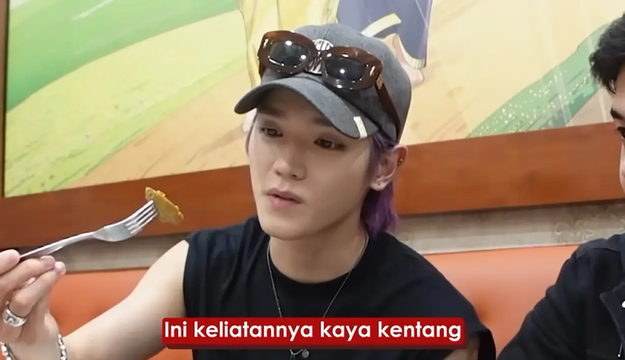 Selain itu, Idol kelahiran 1995 itu juga dikenalkan jengkol. Makanan yang memiliki citra rasa unik yaitu jengkol. Momen saat Taeyong mencoba jengkol. Sebelumnya, ia  terlihat mencium-cium aromanya. Meski tak begitu suka, ia pun menghabiskan satu keping yang sudah dikunyah. 
 [Youtube/Nihongo Mantappu]