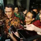 Mentan Andi Amran memberikan keterangan pers usai berdiskusi dengan Pimpinan KPK, Jakarta, Jumat (24/2). Amran membantah kedatangannya tersebut terkait kasus korupsi pengadaan pupuk. (Liputan6.com/Helmi Afandi)