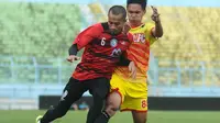 Sunarto saat uji coba Arema melawan Metro FC di Stadion Kanjuruhan, Malang, Rabu (8/8/2018). (Bola.com/Iwan Setiawan)