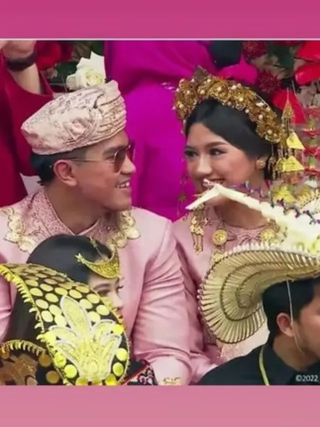7 Potret Detail Penampilan Erina Gudono Pakai Busana Adat Minang di Istana Merdeka