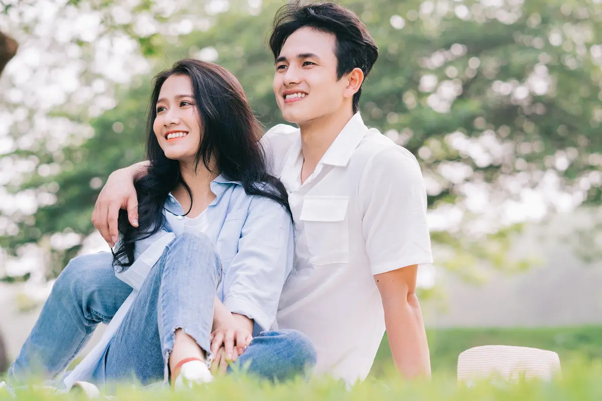 perempuan dan pasangan 3 agustus dua