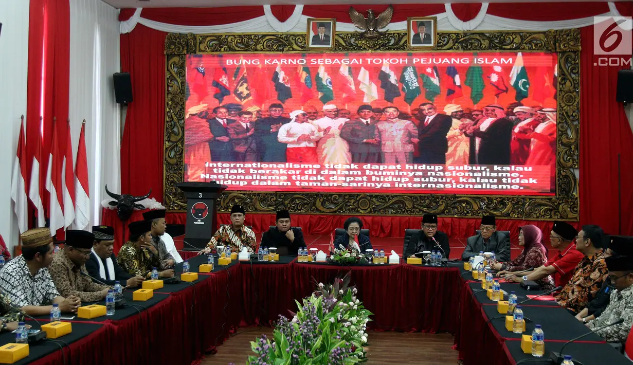 Suasana saat Ketum PDIP Megawati Soekarnoputri melakukan pertemuan dengan organisasi Ikhwanul Muballighin di DPP PDIP, Jakarta, Kamis (26/4). Pertemuan ini untuk membangun dialog antara PDIP dan organisasi Ikhwanul Muballighin. (Liputan6.com/JohanTallo)