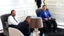 Ketua Umum Partai Nasdem Surya Paloh (kiri) menggelar pertemuan dengan Ketua Umum Partai Demokrat Agus Harimurti Yudhoyono atau AHY (kanan) di Kantor DPP Nasdem, Jakarta, Kamis (23/6/2022). Pertemuan keduanya untuk melakukan komunikasi dalam rangka penjajakan koalisi menjelang Pemilu 2024. (Liputan6.com/Angga Yuniar)