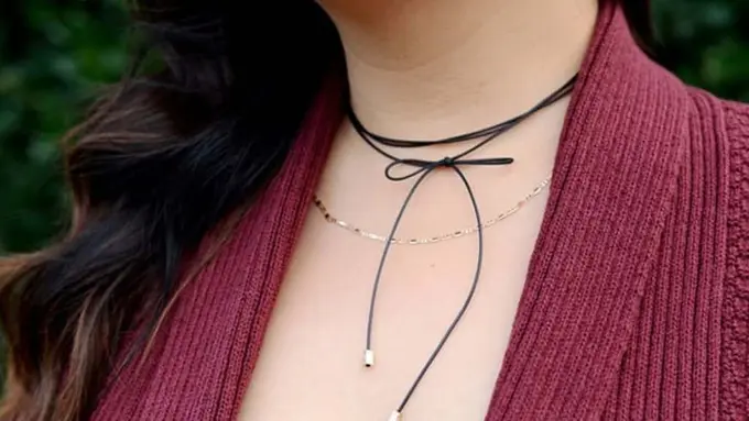 Ini Cara Mensiasati Penampilan Kalau Kamu Nggak Pede Sama Lehermu