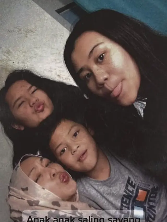 [Fimela] Angelina Sondakh dan Aaliyah Massaid