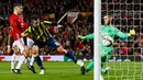 Aksi penyerang Fenerbahce, Robin Van Persie yang berhasil mencetak gol satu-satunya untuk timnya pada pertandingan Liga Eropa, Manchester, Inggris (20/10). Fenerbahce sebagai tim tamu harus kecewa dengan kekalahan 4-1. (Reuters/Jason Cairnduff)