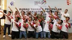 Gaya Tim Polo Air Putra Indonesia saat berfoto pada acara pelepasan tim Akuatik Indonesia di Epicentrum, Jakarta, Jumat (11/8/2017). Akuatik menargetkan lima emas pada  SEA Games 2017. (Bola.com/Nicklas Hanoatubun)