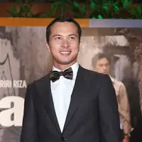 Saat konferensi pers AADC 2 di kawasan Senayan Jakarta Pusat, Senin (25/4/2016) Nico awalnya mengaku kesulitan. Beruntung ada orang profesional yang membantunya, akhirnya menjadi menyenangkan. (Andy Masela/Bintang.com)