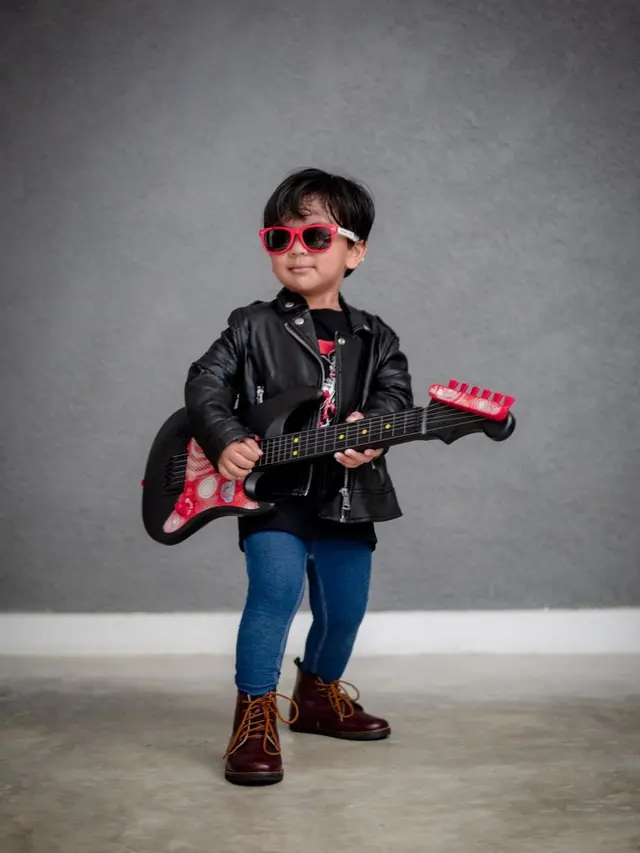 Anak Tantri Kotak Bergaya Band Rock