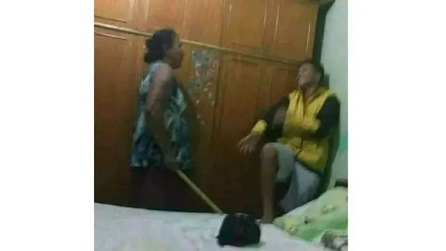 6 Potret Emak-Emak Enggak Ada Lawan Ini Kocak, Anak-Anak Takut