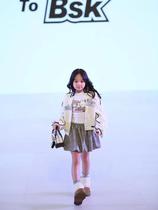 Gempita Nora atau Gempi makin melebarkan sayap di industri hiburan dengan debut sebagai model runway [@inigempiii]