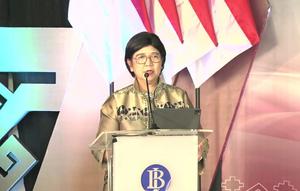 Deputi Gubernur Bank Indonesia (BI), Destry Damayanti, dalam penutupan Fesyar Sumatera 2025 Road to ISEF 2025, di Lampung, Rabu (25/6/2025). (Tira/Liputan6.com)