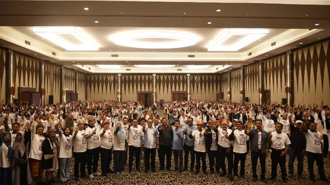 Massa dari sejumlah paguyuban Sumatra di Provinsi Riau saat deklarasikan dukung Prabowo-Gibran.