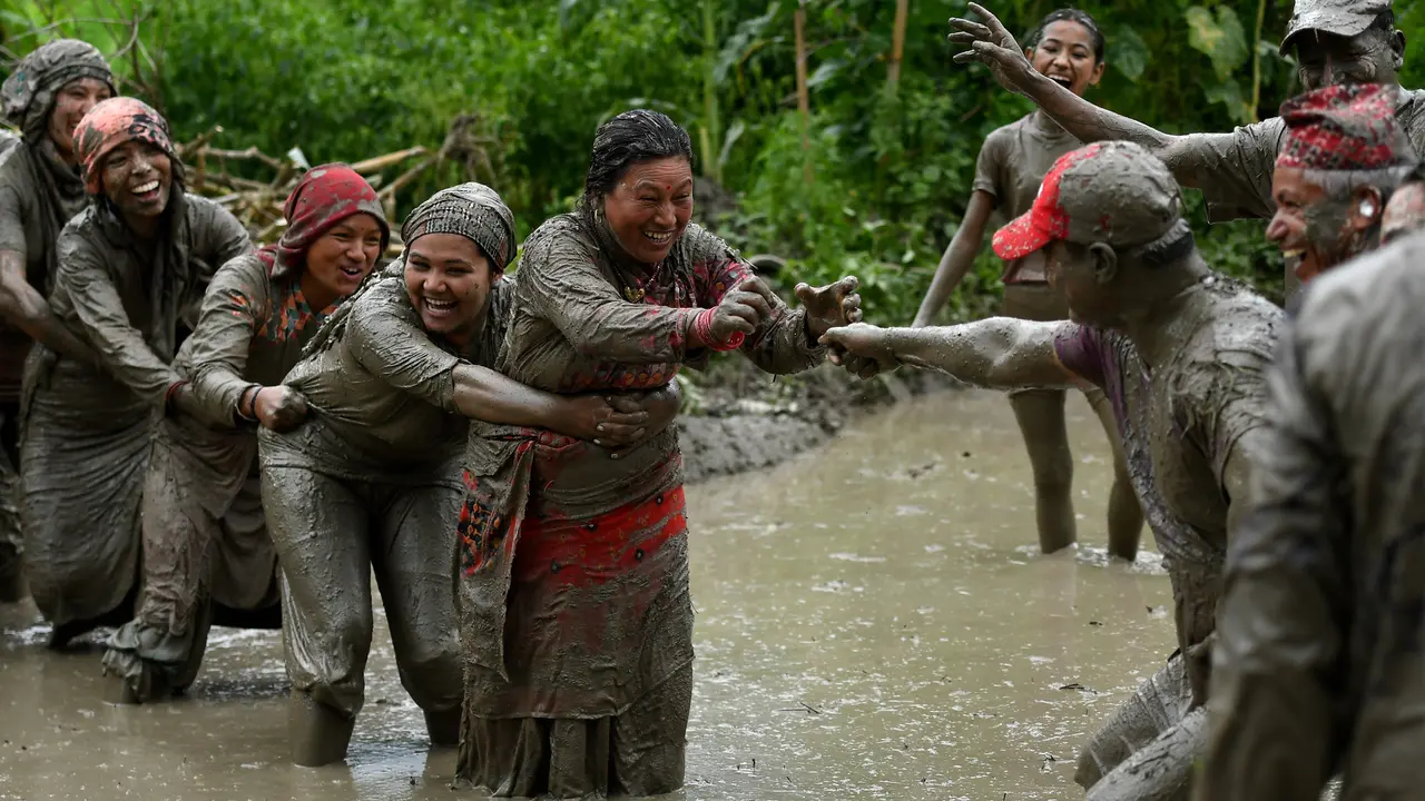 FOTO: Keceriaan Petani Nepal Saat Rayakan Hari Padi Nasional