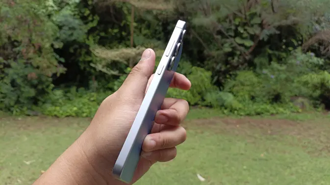 <p>Hands-on panorama (kanan) Samsung Galaxy S25 FE. Oleh Matahari Kartika Purusakara/Liputan6.com</p>