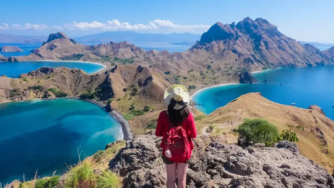 Labuan Bajo Memanggil: 5 Barang Wajib Temani Solo Trip!