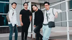 Mengabarkan mengenai retaknya hubungan rumah tangga, Dodi Hidayatullah mendapatkan dukungan dan semangat dari personel ADAM Musik. Melalui akun Instagram, para sahabat turut menuliskan komentar dalam unggahan terbaru milik Dodi. (Liputan6.com/IG/@adammusik_)