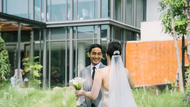Beda Usia 15 Tahun, Ini 6 Momen Pernikahan Restu Sinaga dan Vicky Monica