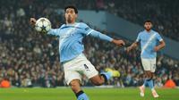 Aksi Tijjani Reijnders dalam laga Liga Champions antara&nbsp;Manchester City vs Borussia Dortmund, Kamis (6/11/2025).&nbsp;(AP Photo/Ian Hodgson)