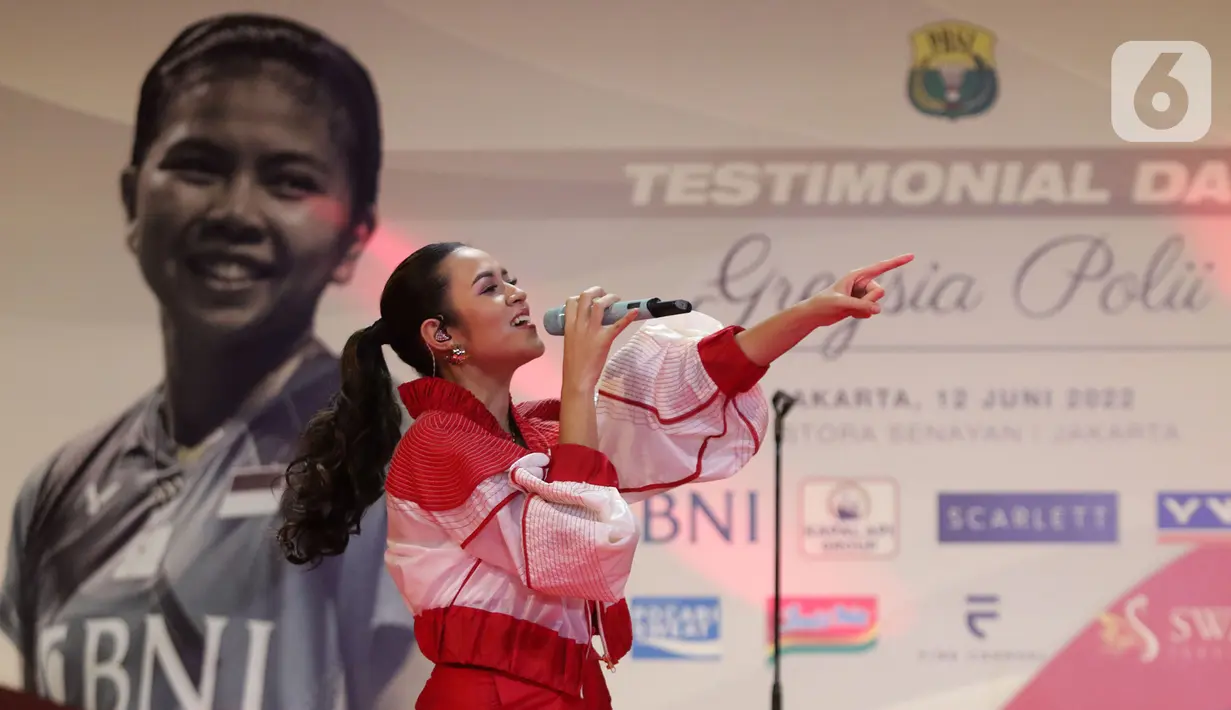 Penyanyi, Raisa saat tampil dalam acara "Greysia Polii: Testimonial Day" di Istora Senayan Jakarta, Minggu (12/6/2022). Raisa tampil membawakan tiga buah lagu diantaranya, Could It Be. (Liputan6.com/Helmi Fithriansyah)